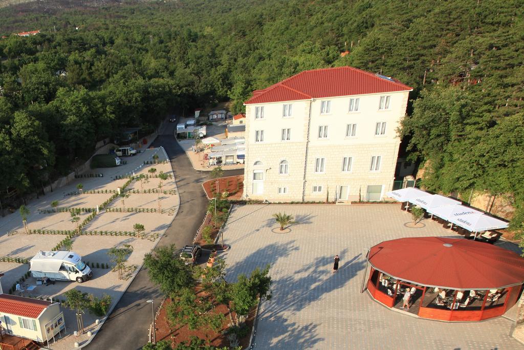 Apartments & Rooms Club Vala Selce Exterior photo